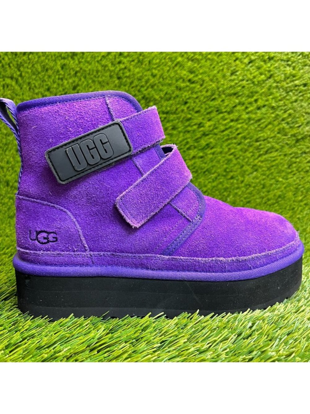 UGG Neumel Platform Girls Size‎ 4Y Purple Black Athletic Outdoor Winter Boots